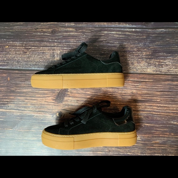 Steve Madden ~ Winnie Harlow x All Now Sneaker - Picture 7 of 9